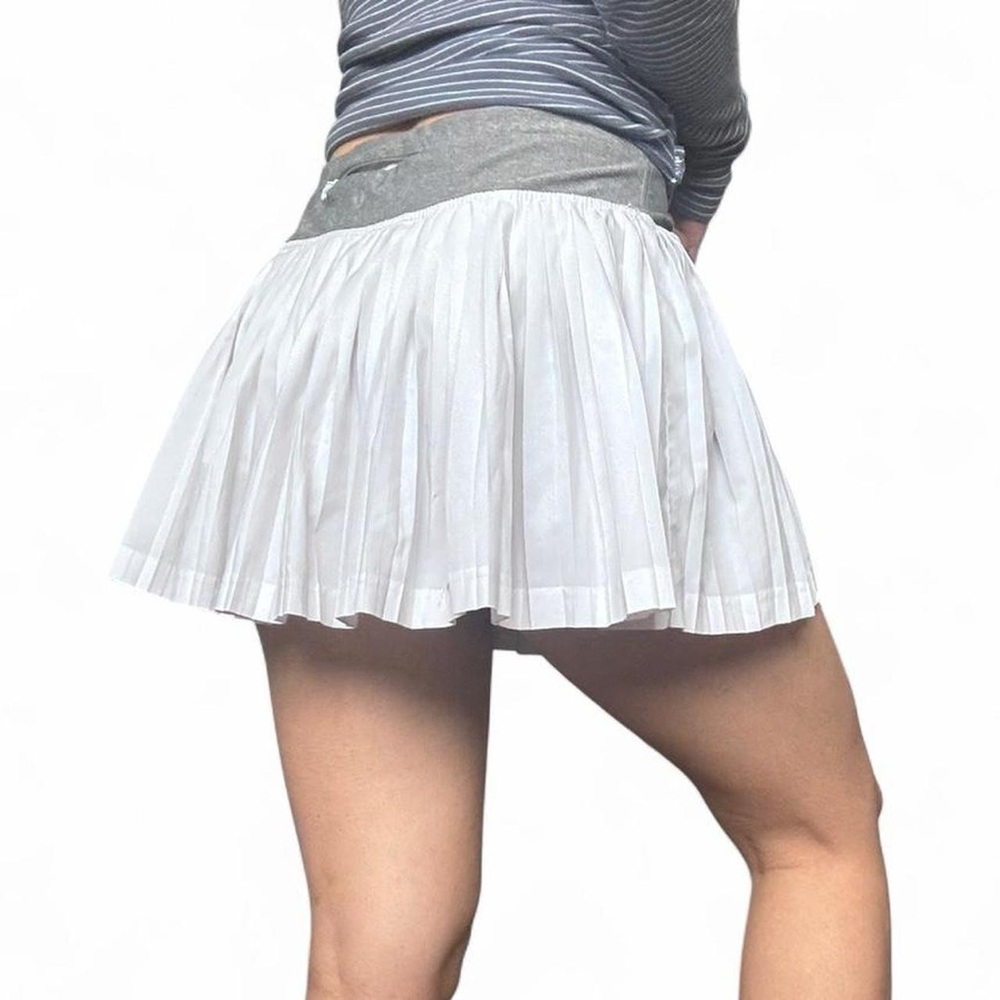 Lululemon Pleated White Mini Skirt with Gray Waistband